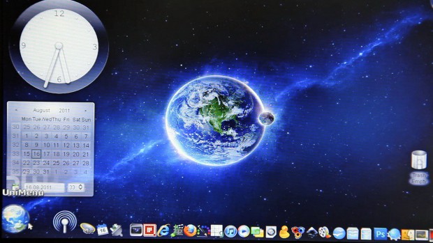 Der Desktop von UniOS mit dem UniMenü